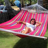 Hængekøje i Mexico Pink stof med bredde rundstokke på 140 cm 