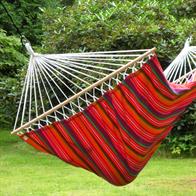 Hængekøje i stof med bredde rundstokke på 140 cm 