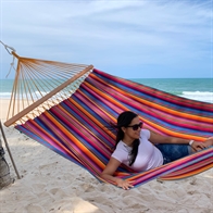 Hængekøjen Indigo med tværpinde til solbadning og feriestemning